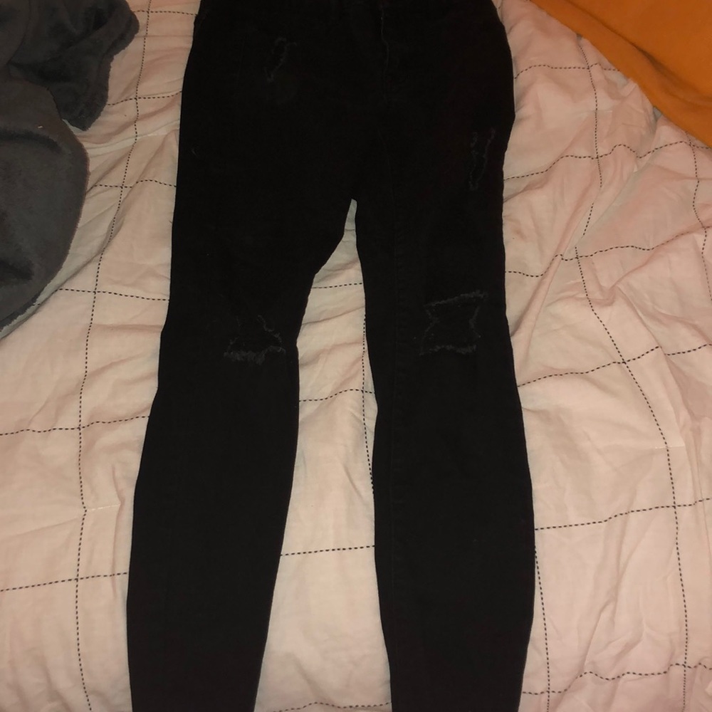 Black ripped skinny jeans